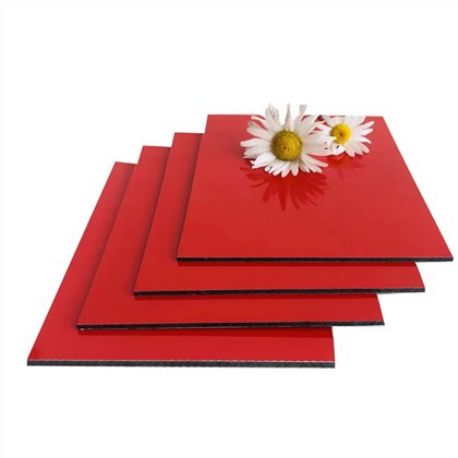 Fulls ACM vermells brillants
